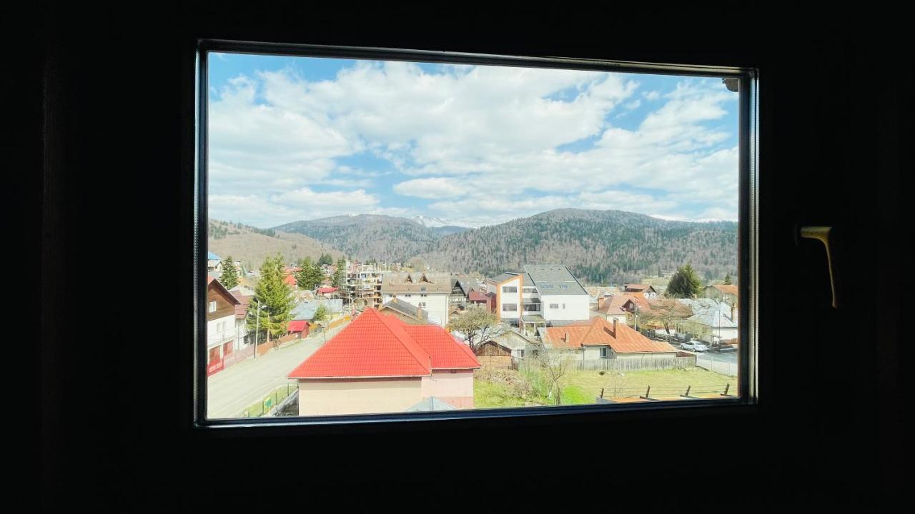 Kira Buşteni
