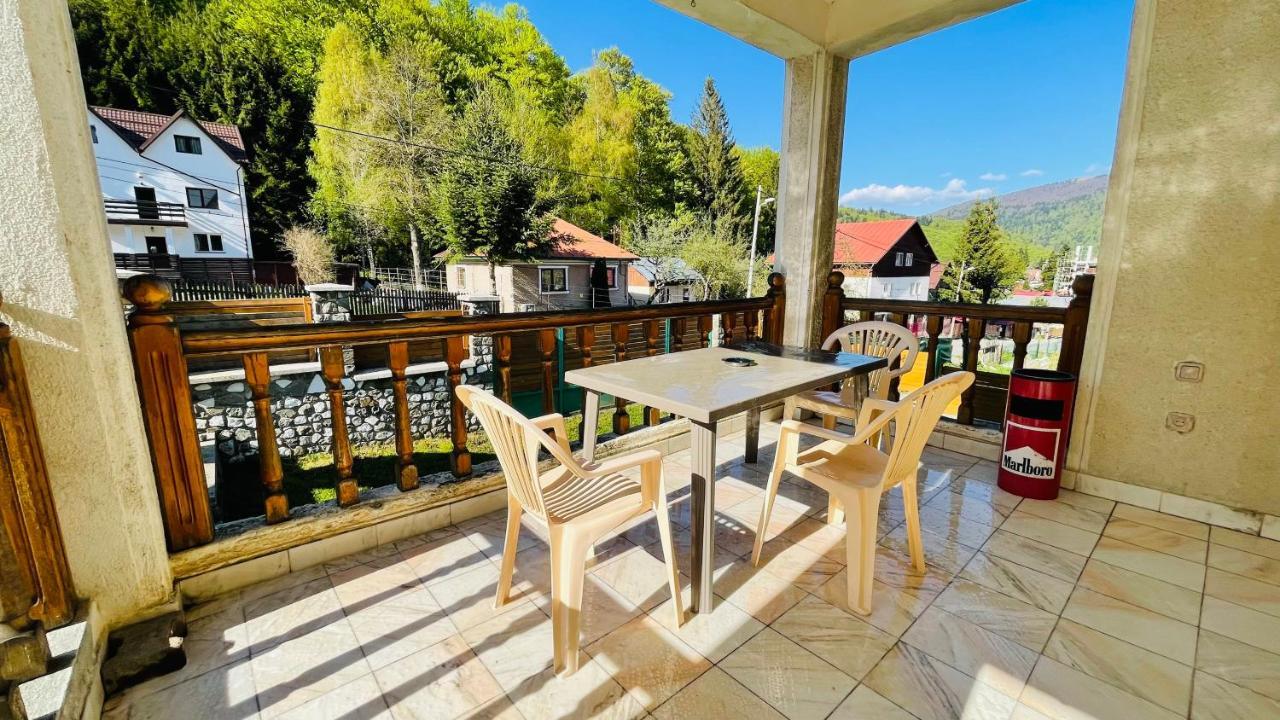 Kira Guest house *