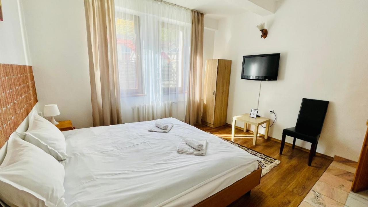 Kira Guest house