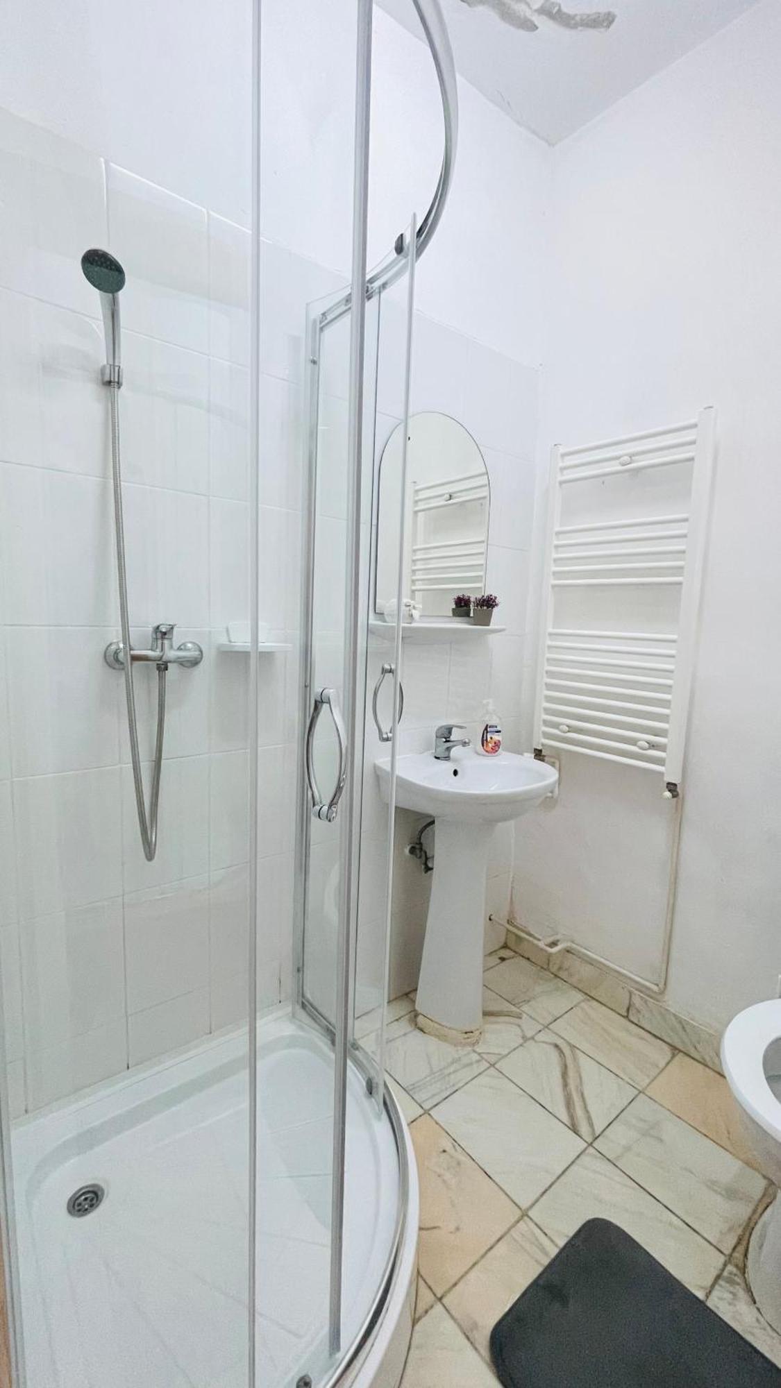 Kira Guest house